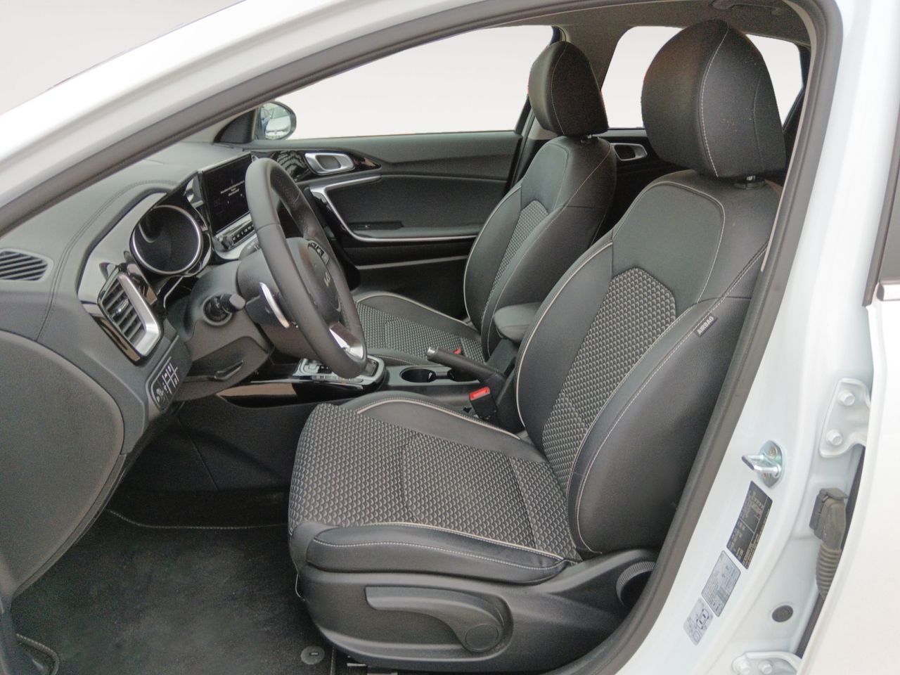 Kia Ceed 1.5 MHEV Tech DCT - foto 8
