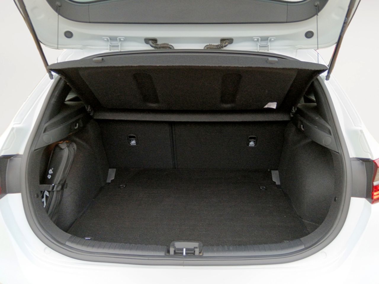 Kia Ceed 1.5 MHEV Tech DCT - foto 11