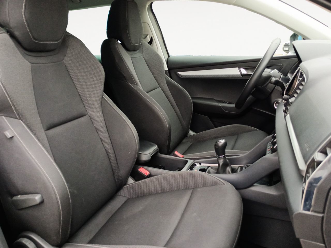 Škoda Karoq 2.0 TDI Selection - foto 10