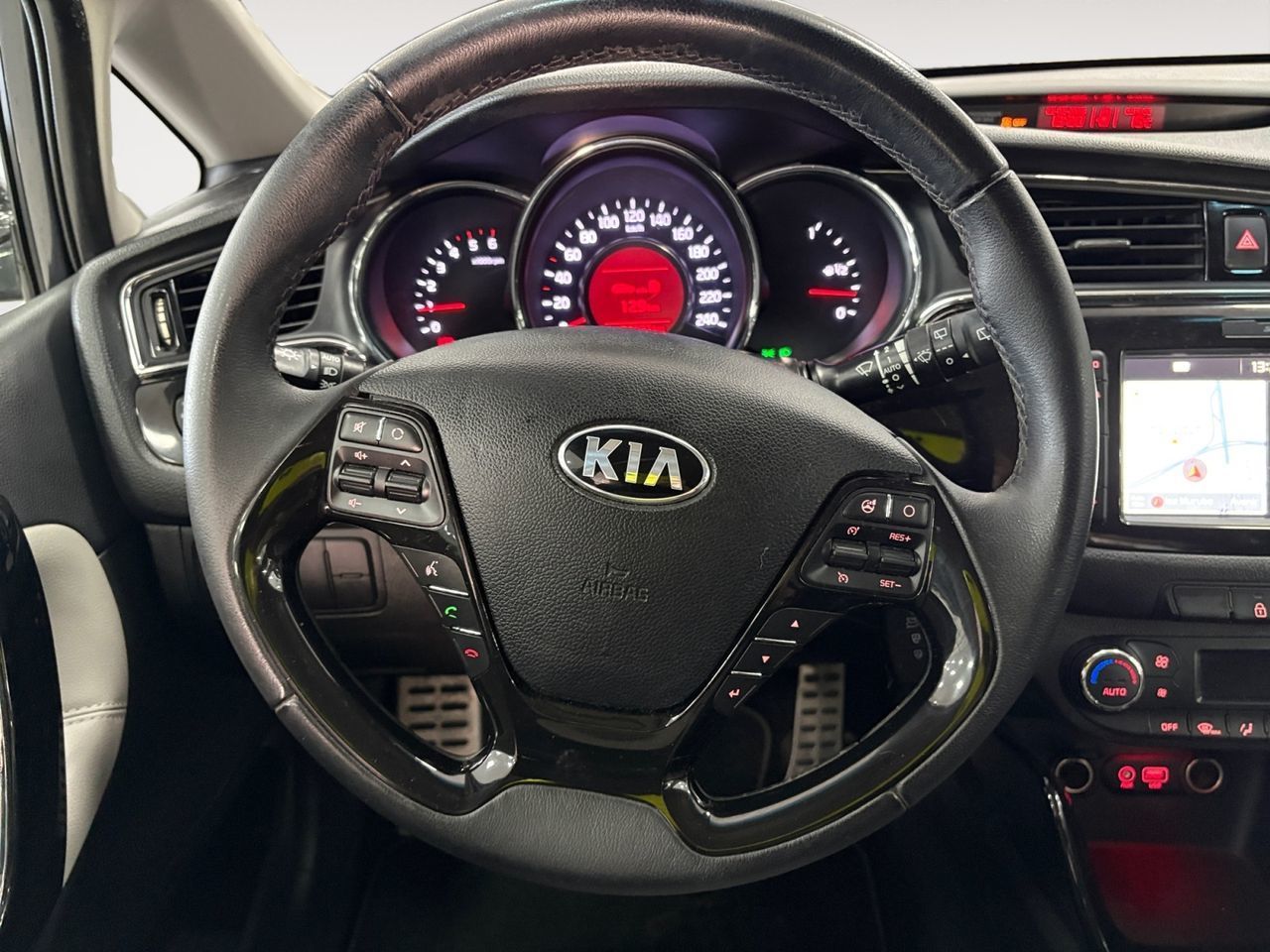 Kia Ceed 1.4 CRDi WGT x-Tech17 - foto 8