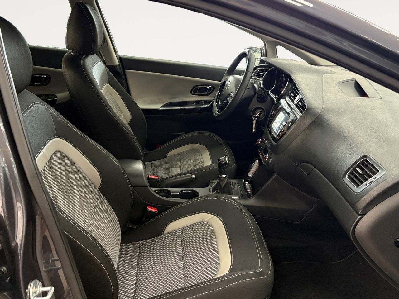 Kia Ceed 1.4 CRDi WGT x-Tech17 - foto 11
