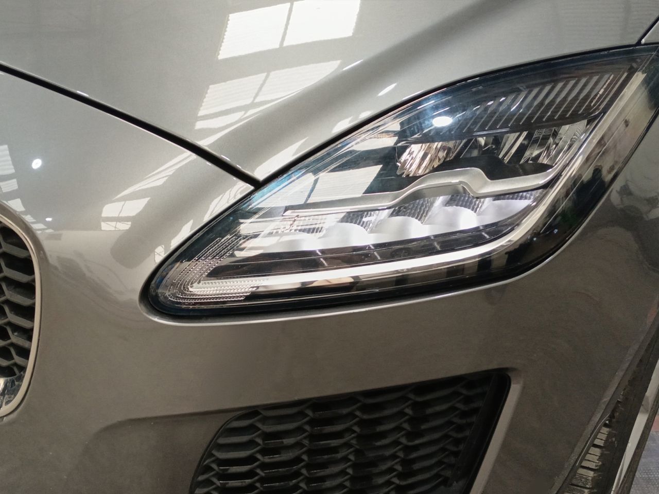 Jaguar E-Pace 2.0D 4WD - foto 24