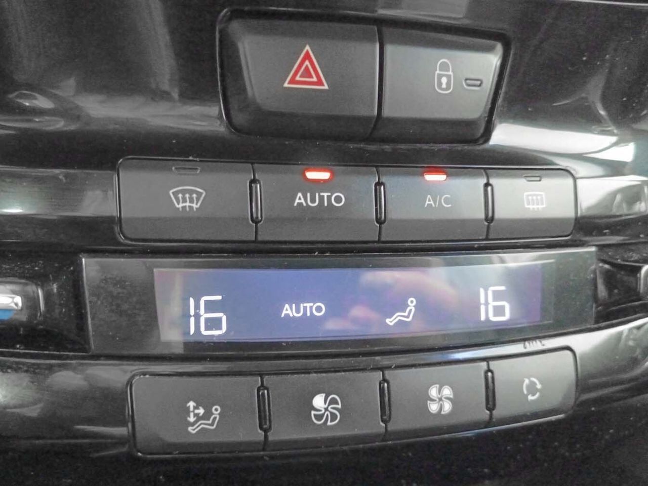 Peugeot 2008 e-HDI 115 Allure - foto 22