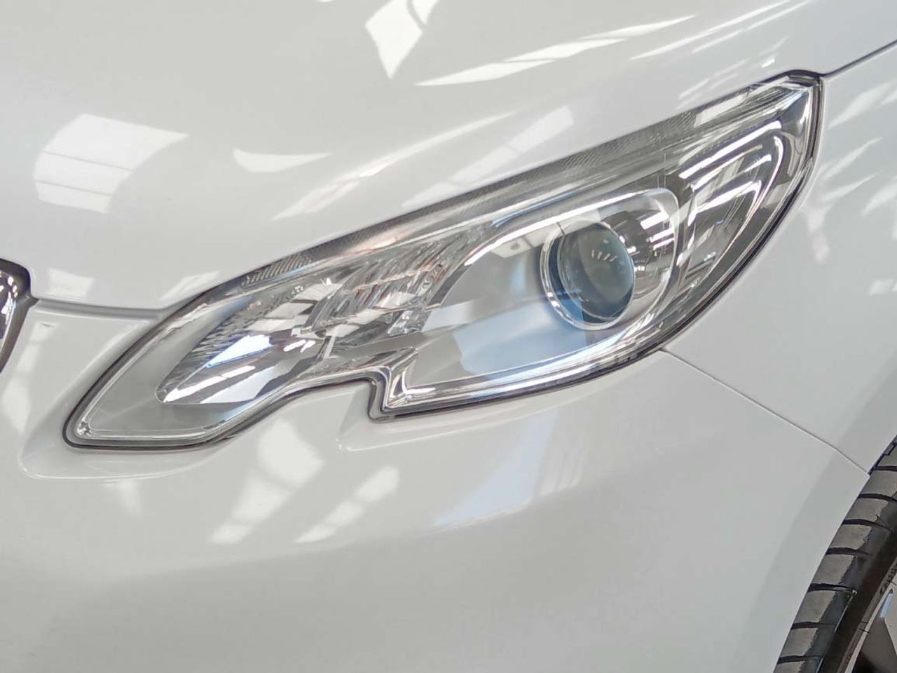 Peugeot 2008 e-HDI 115 Allure - foto 25