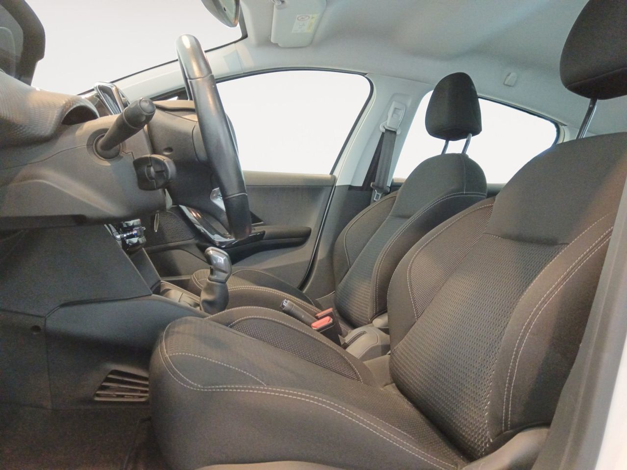 Peugeot 208 1.2L PureTech Allure - foto 9