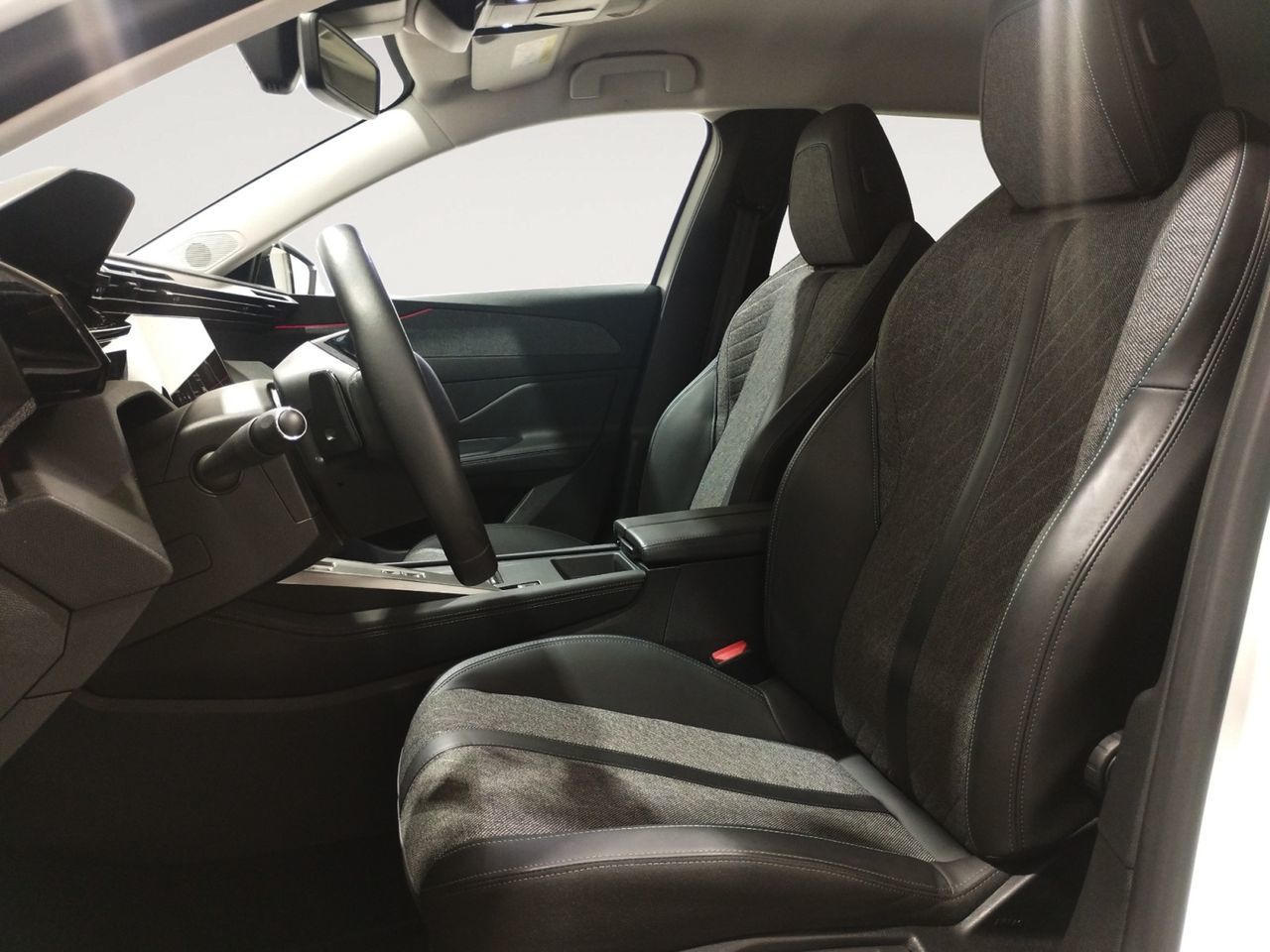 Peugeot 408 PureTech 130 Allure Pack EAT8 - foto 8