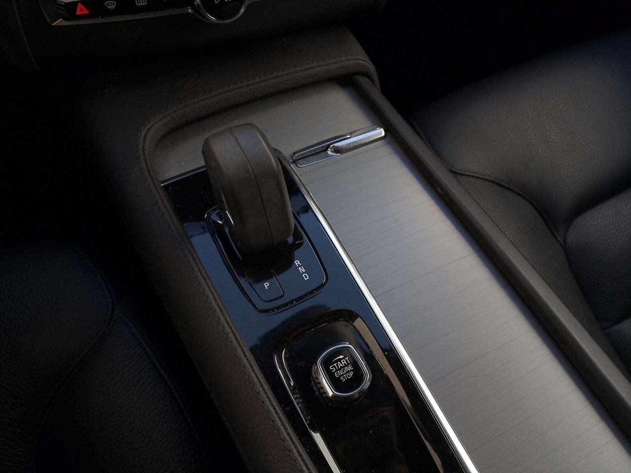 Volvo XC90 T8 Core Recharge AWD - foto 17