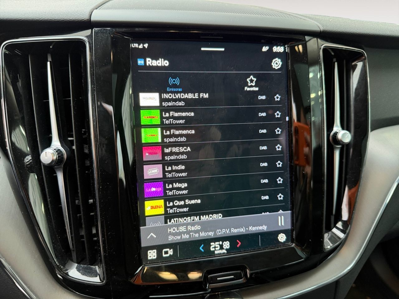 Volvo XC60 T6 Recharge Core AWD - foto 17