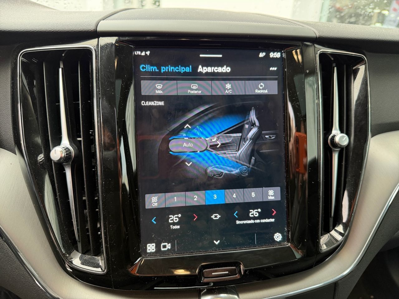 Volvo XC60 T6 Recharge Core AWD - foto 16