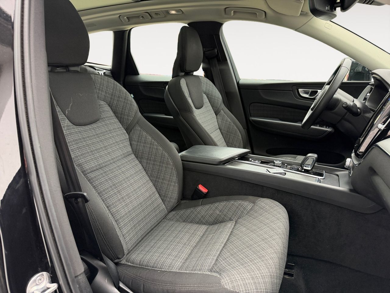 Volvo XC60 T6 Recharge Core AWD - foto 11