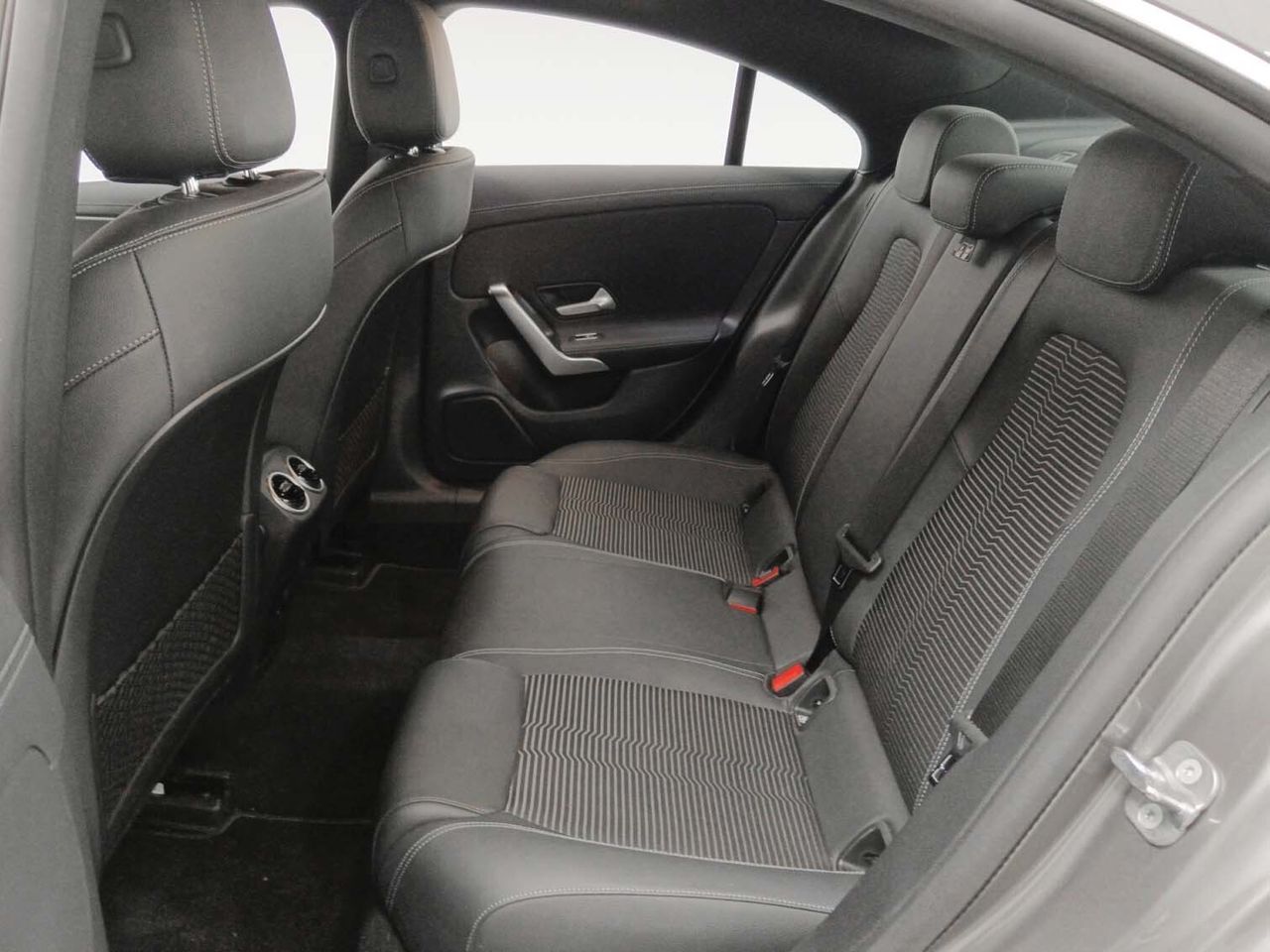 Mercedes-Benz CLA 200 d - foto 11