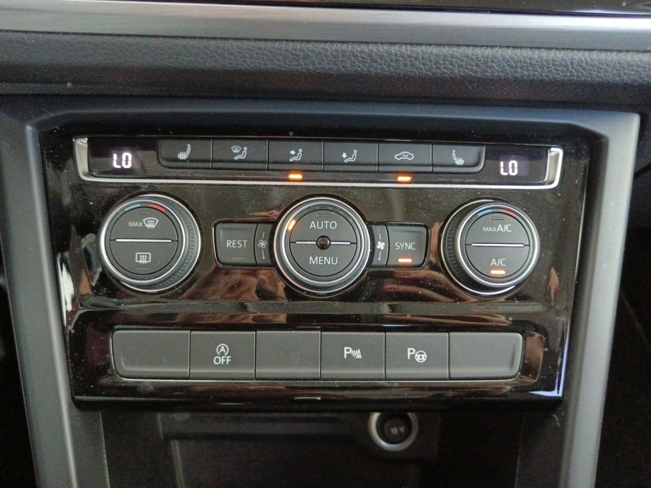 Volkswagen Touran Advance 2.0 TDI DSG - foto 19