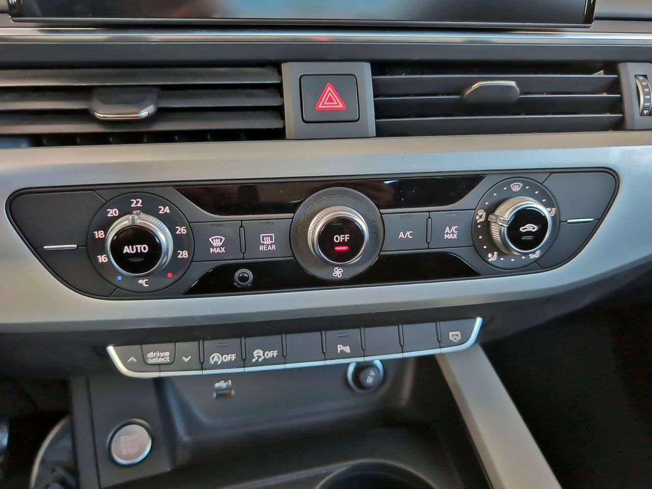 Audi A4 Advanced 30 TDI S tronic - foto 21