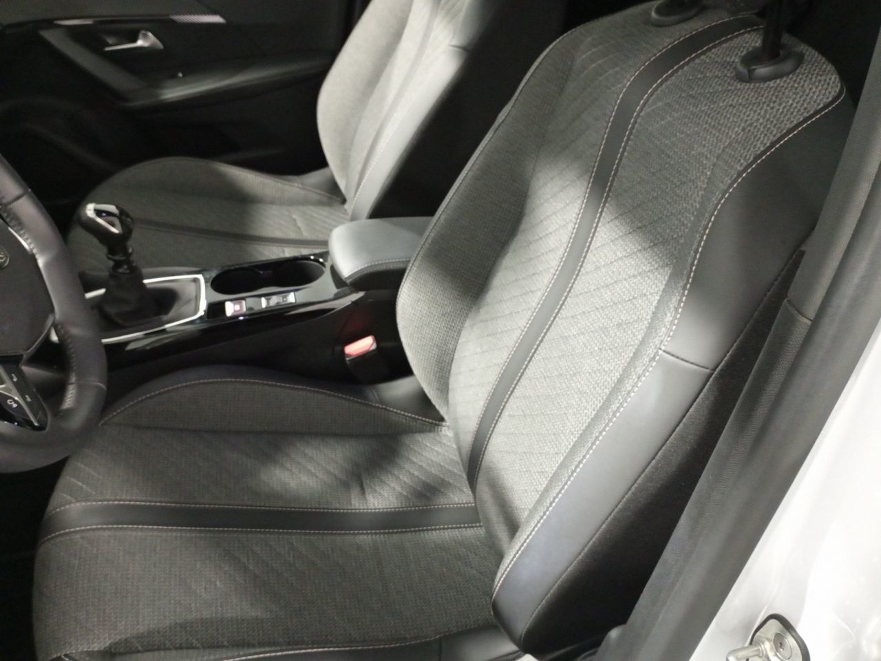 Peugeot 2008 PureTech 100 Allure - foto 19