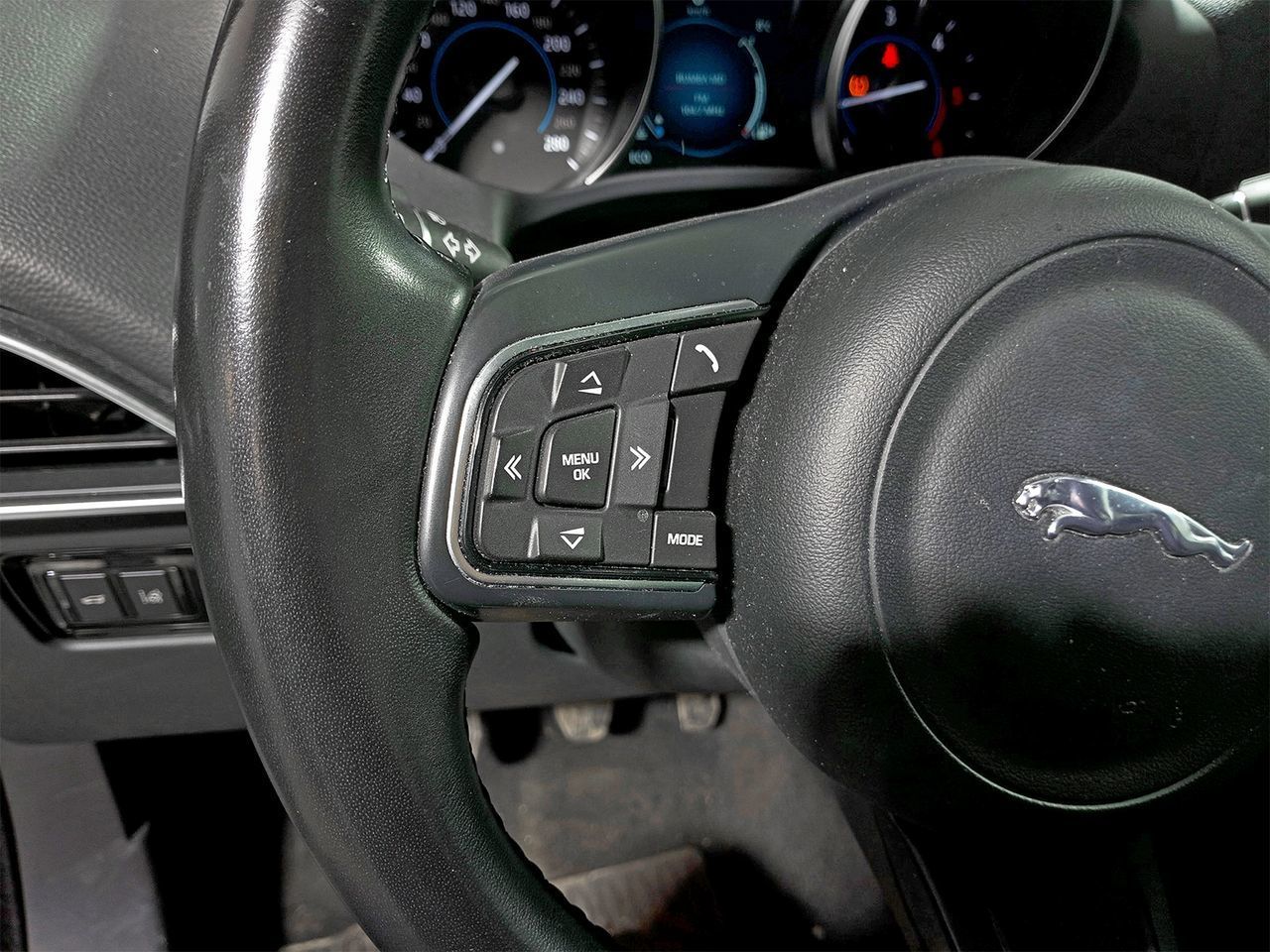 Jaguar F-Pace 2.0L i4D Pure - foto 19