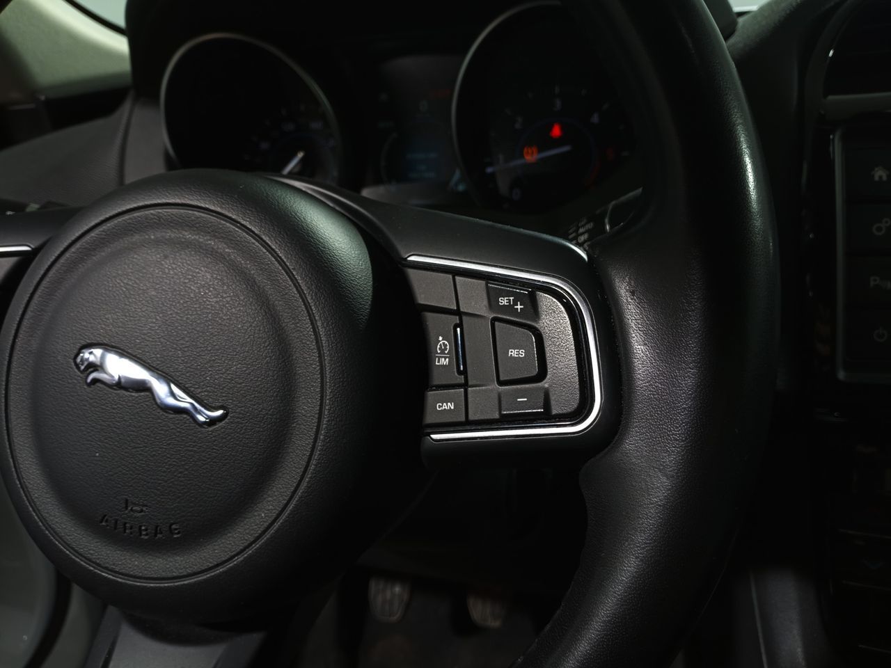 Jaguar F-Pace 2.0L i4D Pure - foto 22