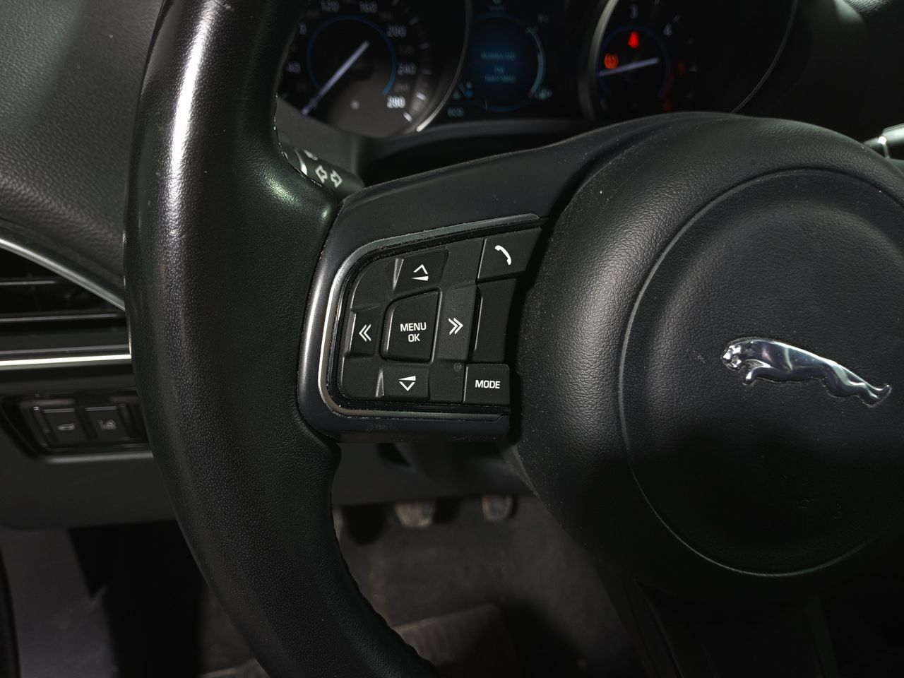 Jaguar F-Pace 2.0L i4D Pure - foto 21