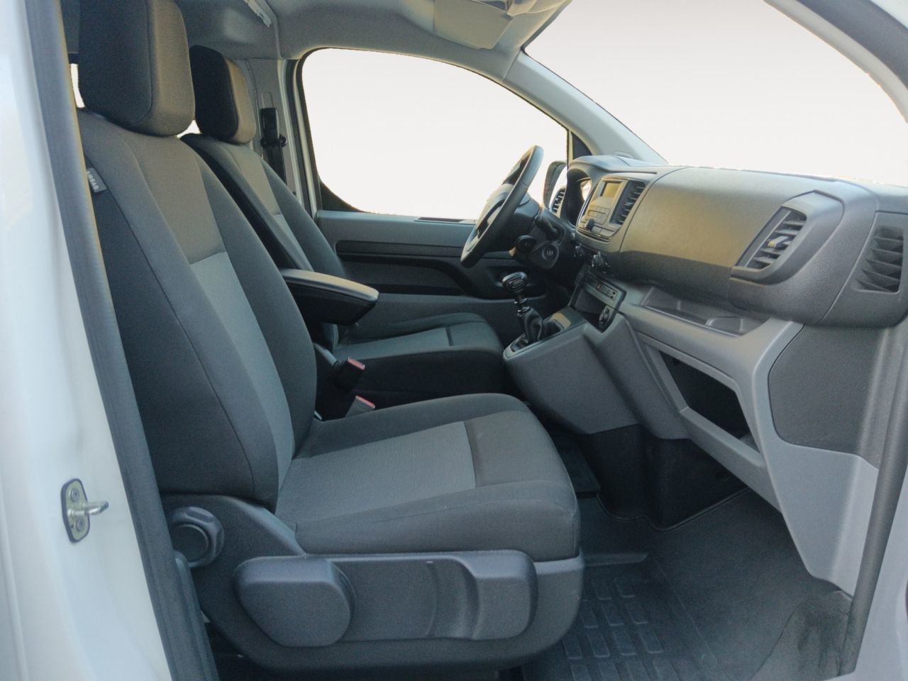 Peugeot Expert Combi BlueHDi 120 Standard - foto 11