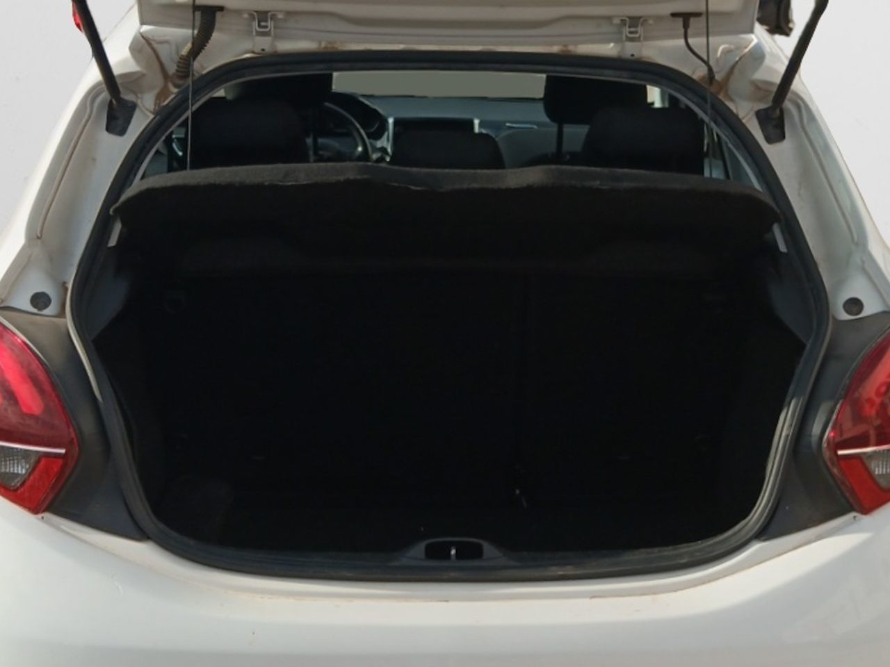 Peugeot 208 1.6 BlueHDi Allure - foto 11