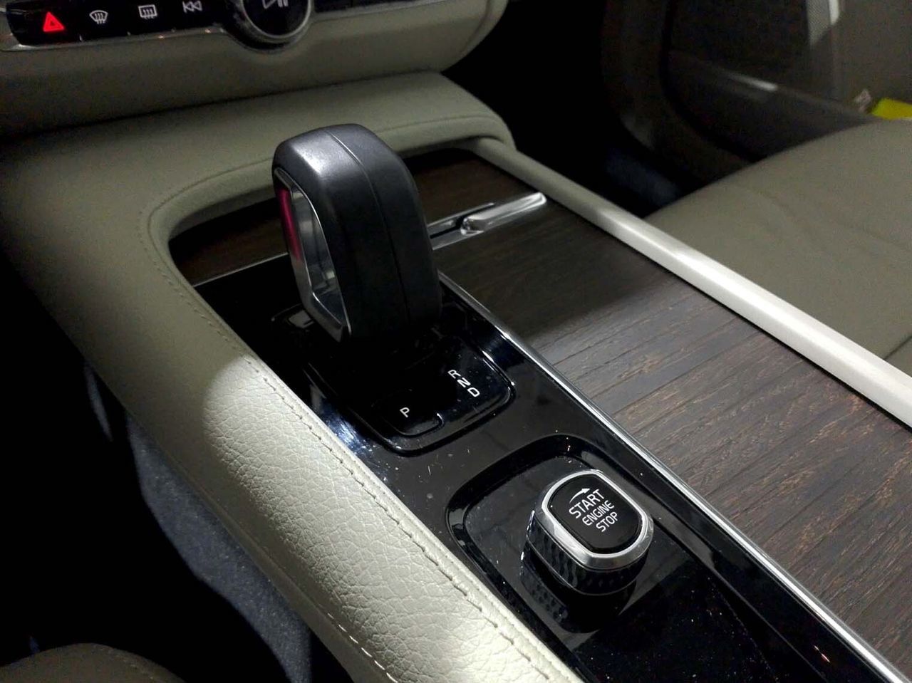 Volvo V90 B4 D Pro AWD - foto 12