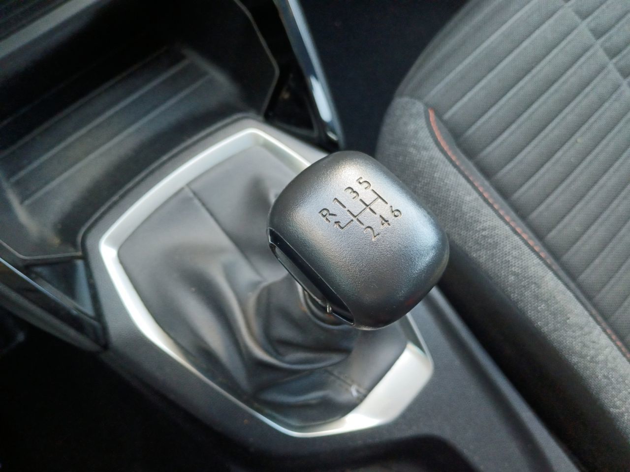 Peugeot 2008 BlueHDi 110 Active Pack - foto 13