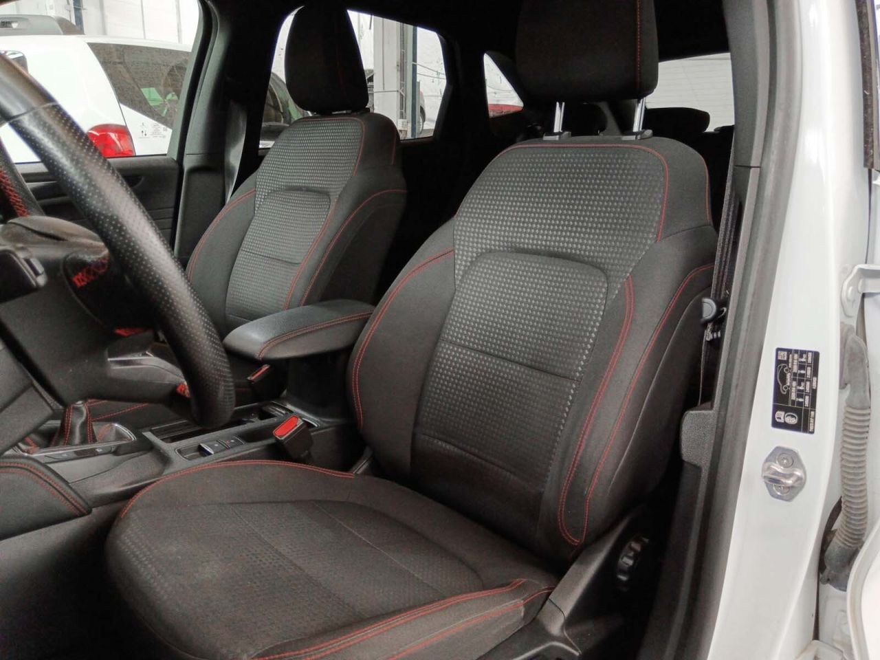Ford Kuga 1.5 EcoBoost ST-Line 4x2 - foto 23