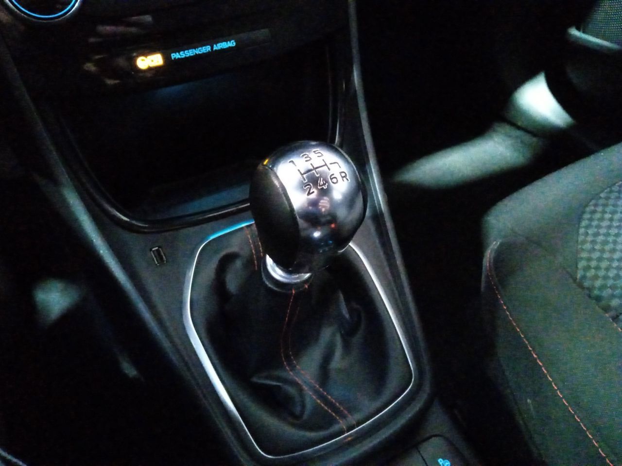 Ford Puma 1.0 EcoBoost MHEV ST-Line Design - foto 12