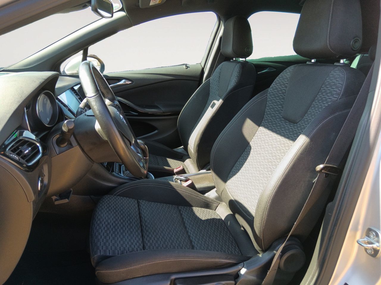 Opel Astra 1.6 Turbo GSi Line - foto 9
