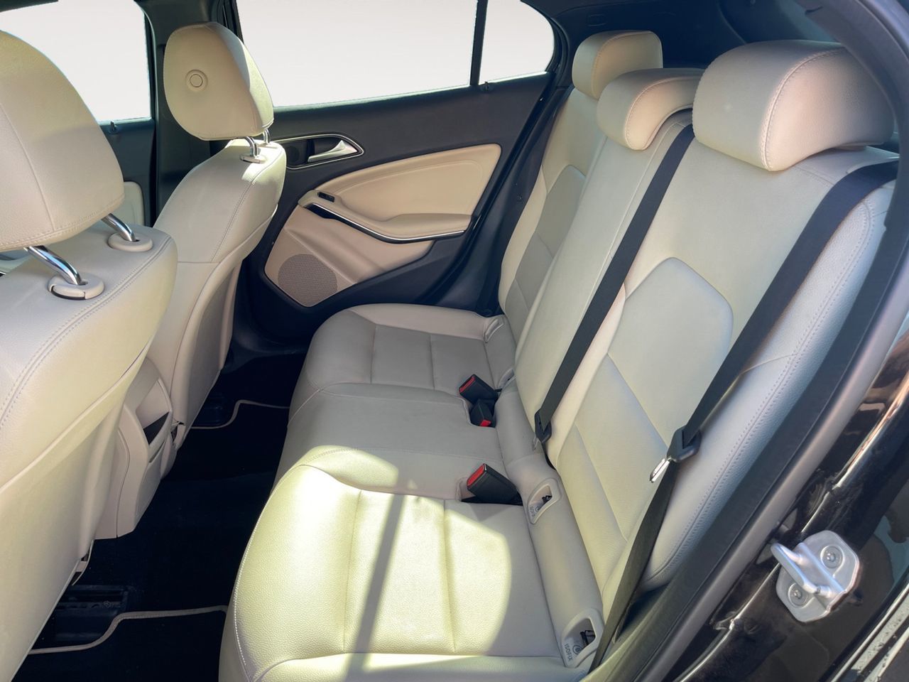 Mercedes-Benz GLA 180 CDI - foto 9