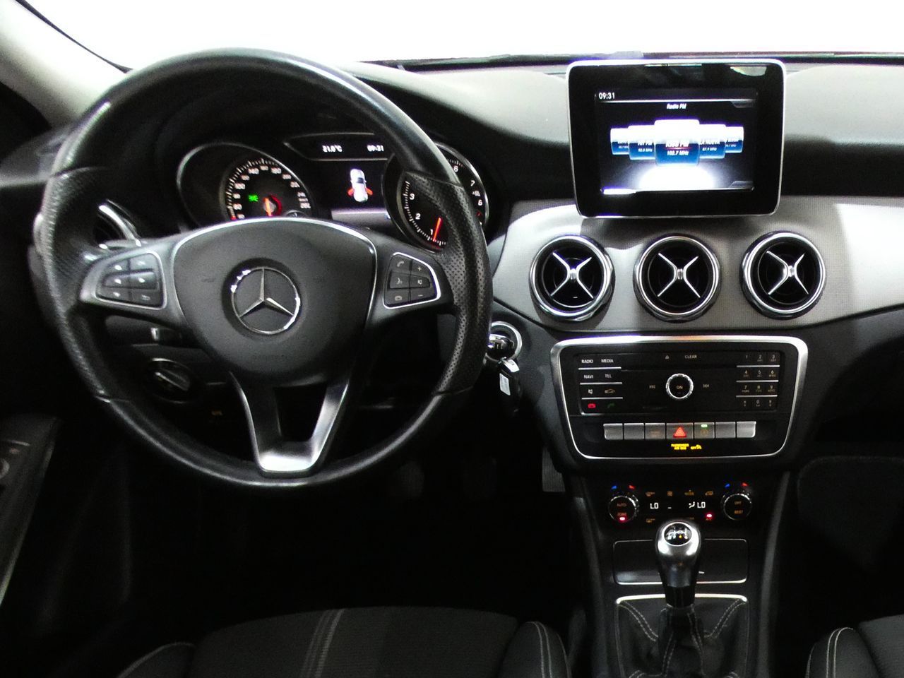 Mercedes-Benz GLA 180 - foto 8