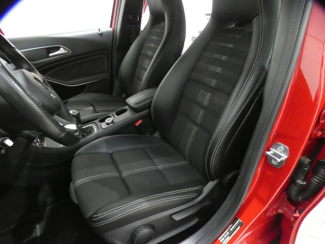 Mercedes-Benz GLA 180 - foto 9