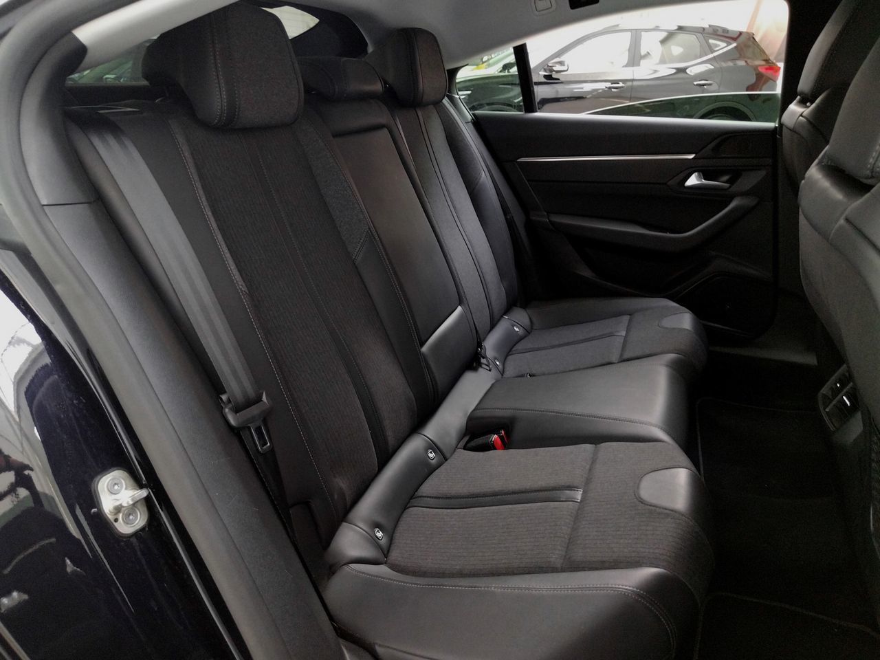 Peugeot 508 Hybrid 225 Allure e-EAT8 - foto 10