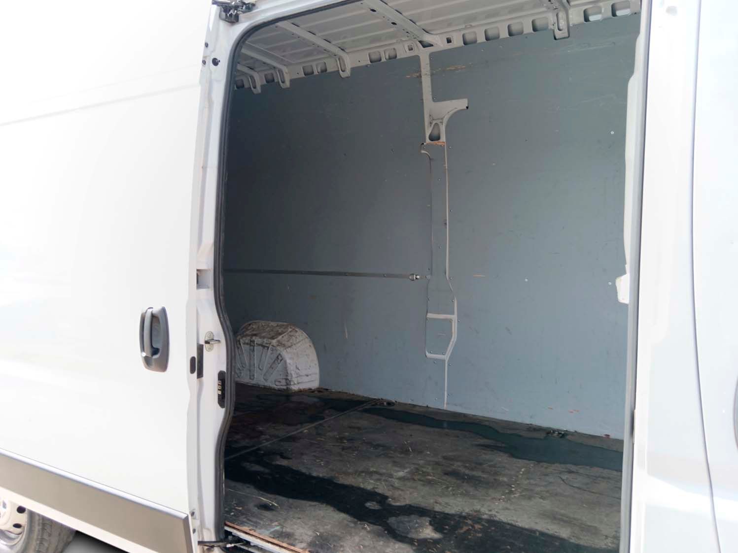 Peugeot Boxer Furgon BlueHDi 140 435 L3H3 - foto 11