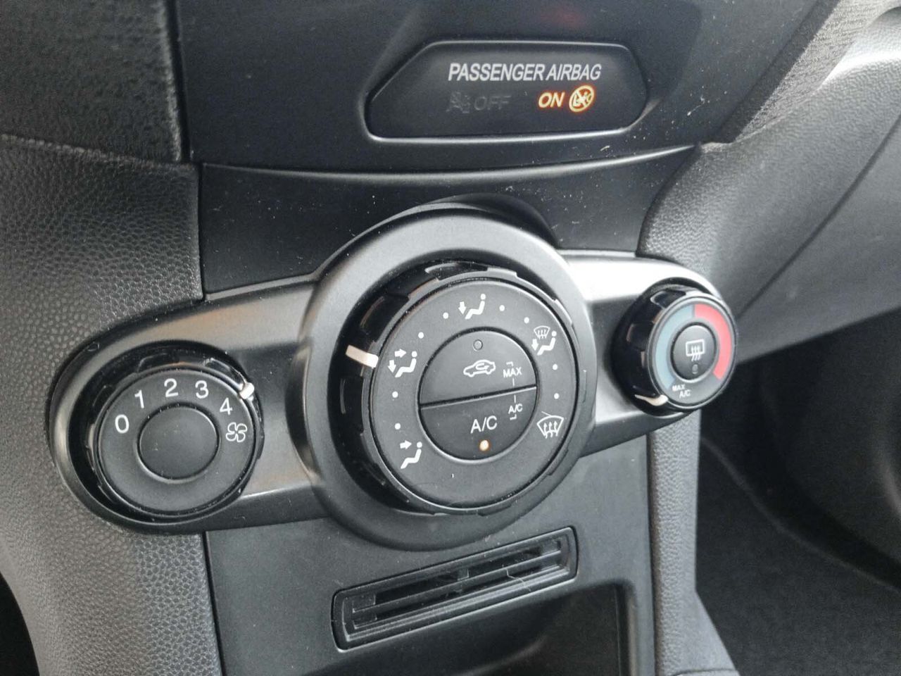 Ford Fiesta 1.5 TDCi Trend - foto 20