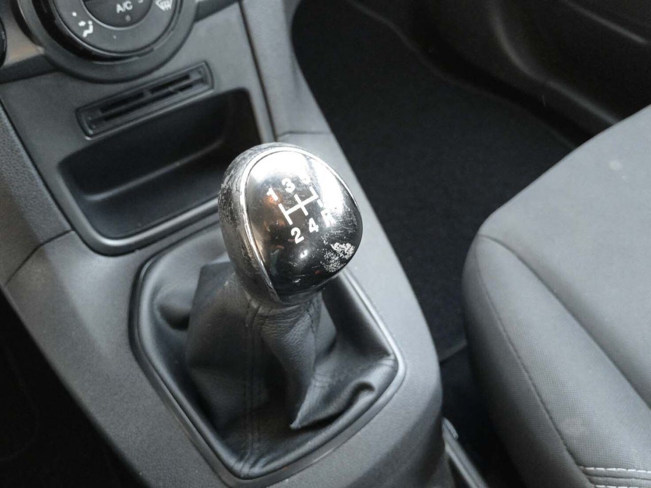 Ford Fiesta 1.5 TDCi Trend - foto 14