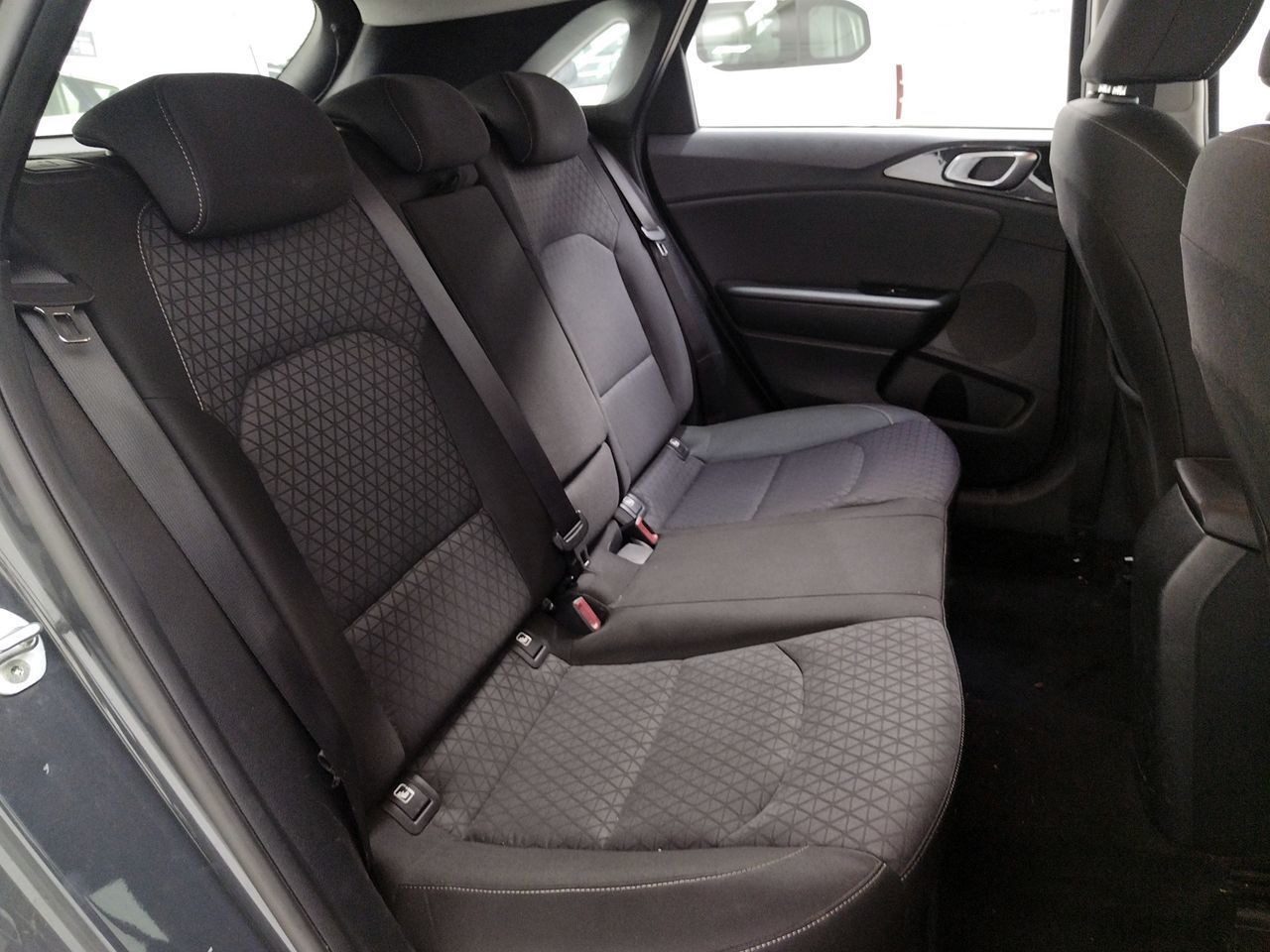 Kia Ceed 1.6 CRDi Drive - foto 10