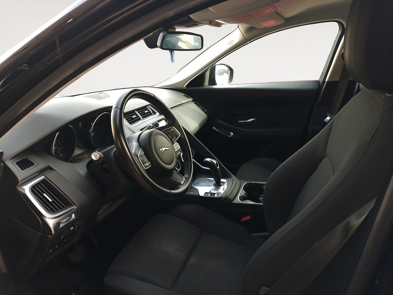 Jaguar E-Pace 2.0D 4WD - foto 9