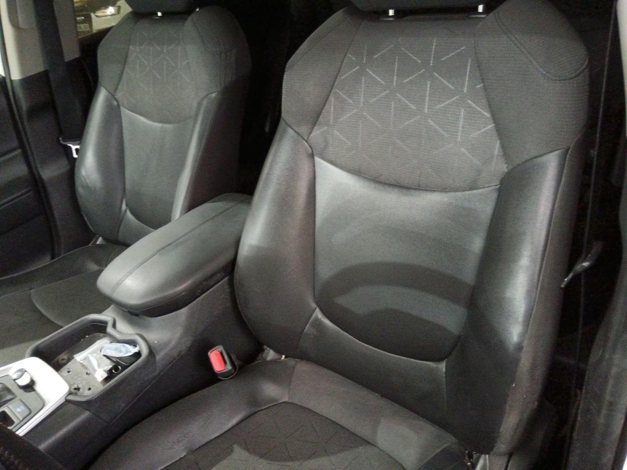 Toyota RAV4 220H Business - foto 16