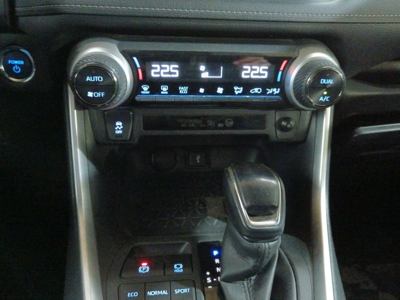 Toyota RAV4 220H Business - foto 15
