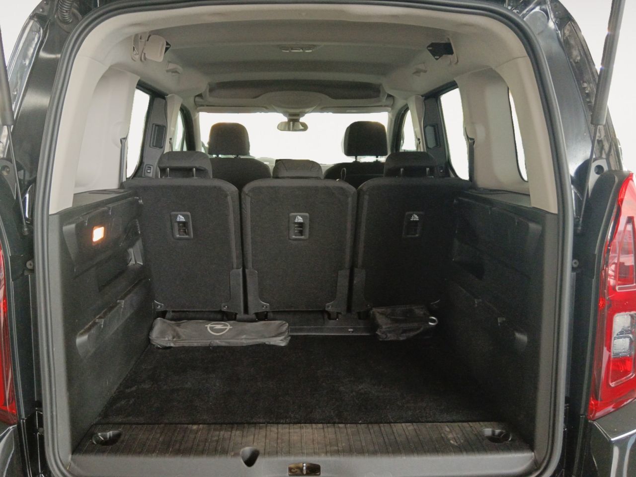 Opel Combo 1.2 T Elegance L - foto 11