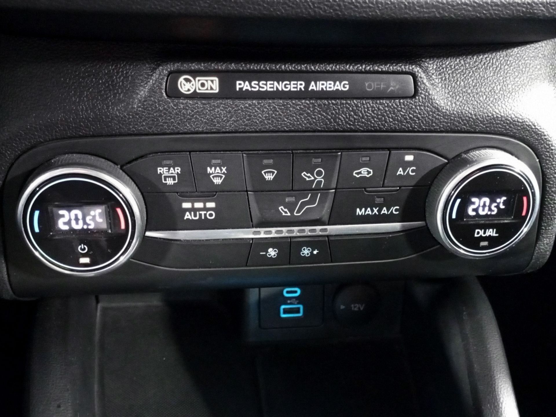 Ford Focus 1.5 EcoBlue Trend+ - foto 17