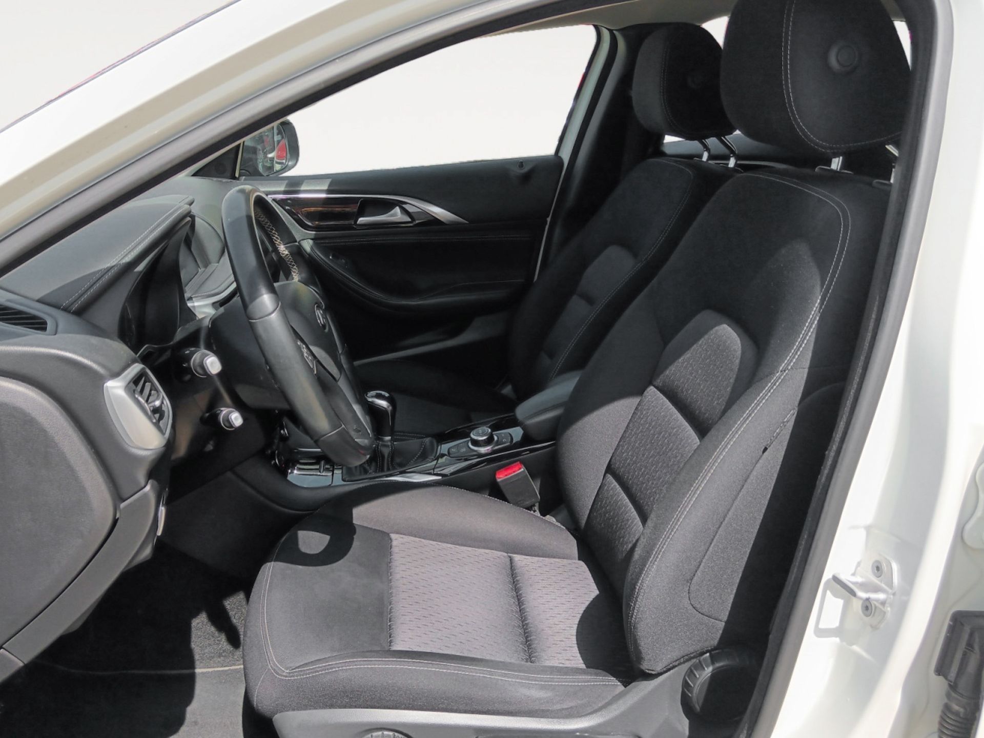 Infiniti Q30 1.5 D Premium - foto 10