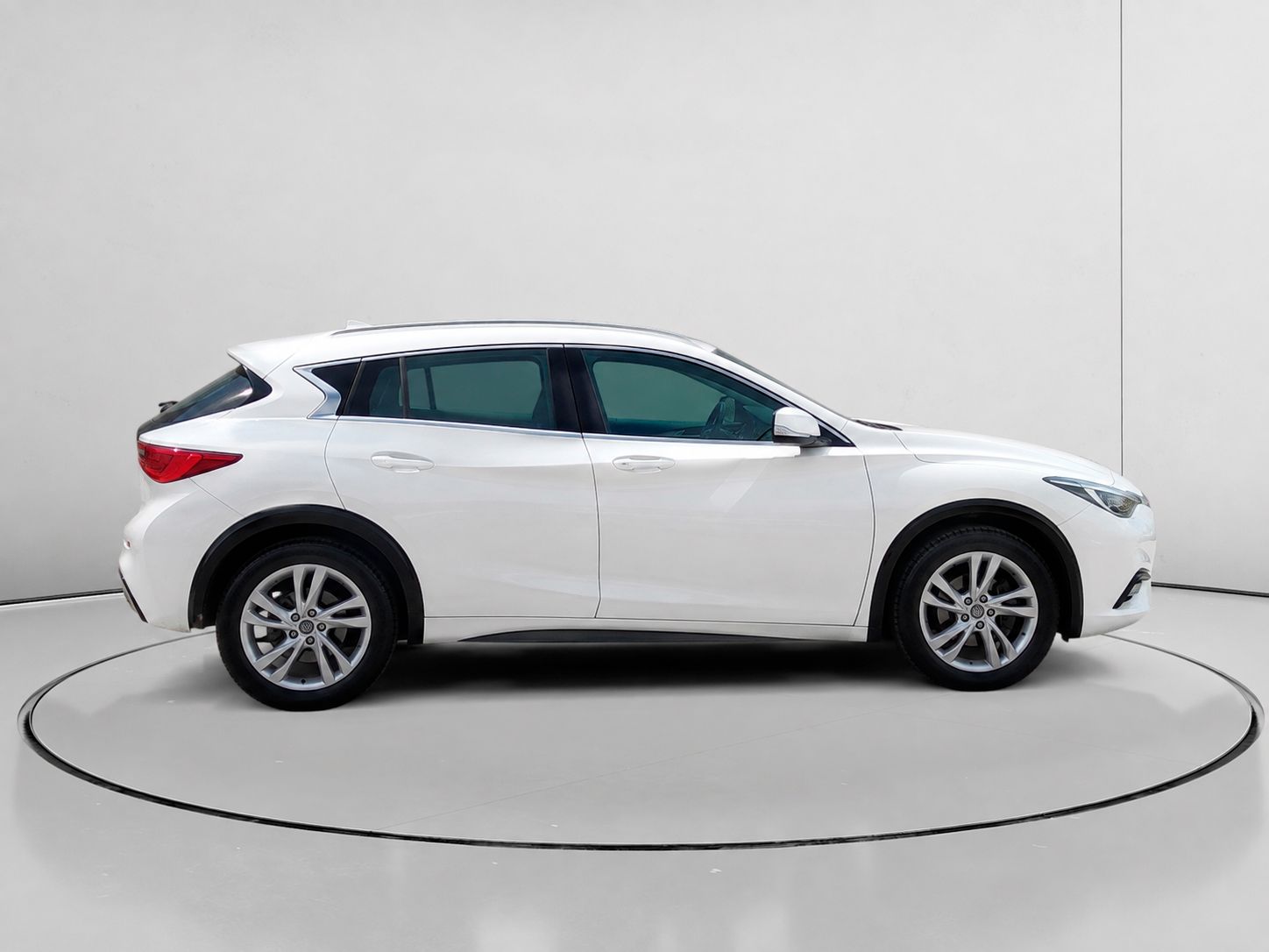 Infiniti Q30 1.5 D Premium - foto 2