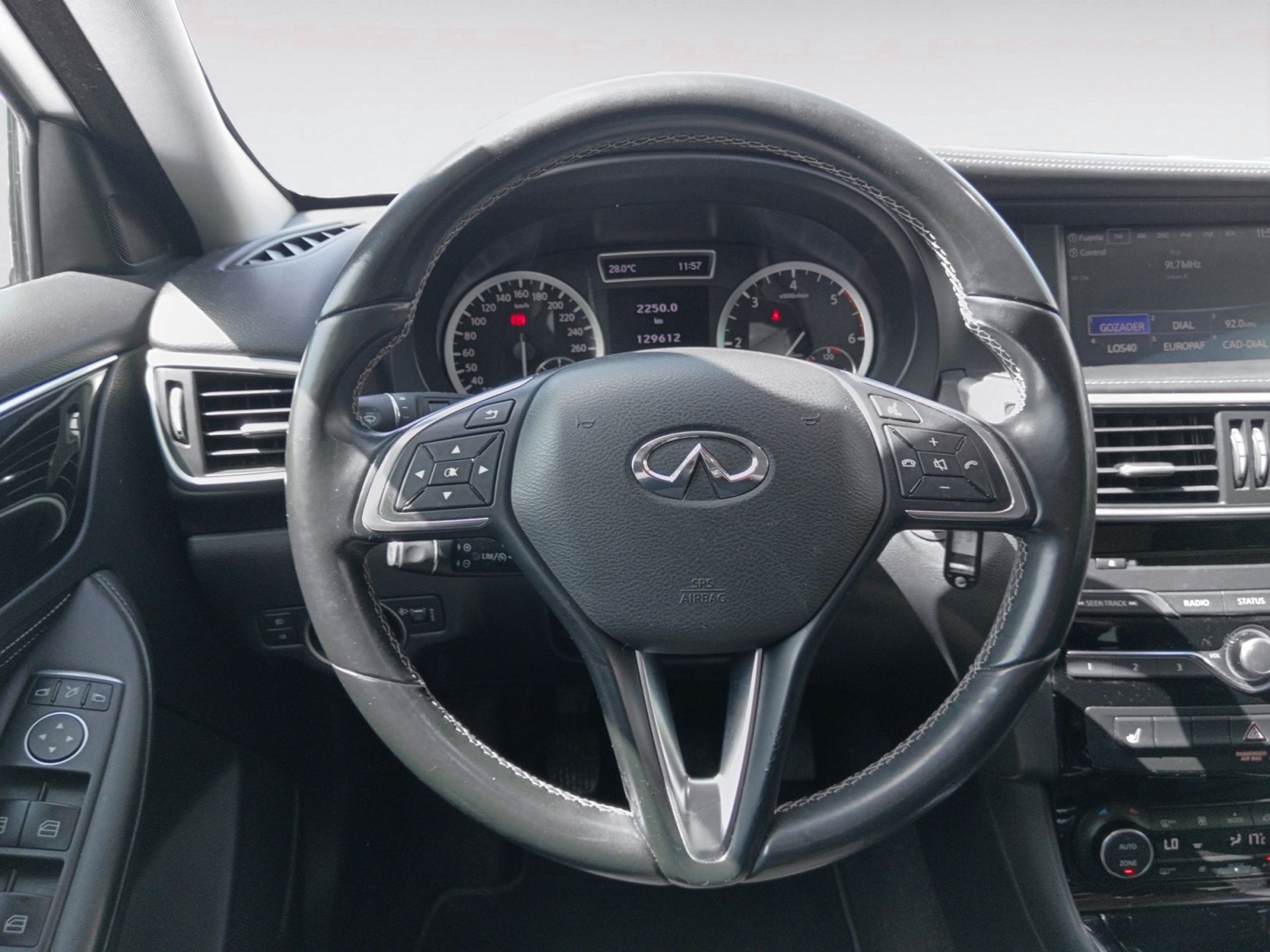 Infiniti Q30 1.5 D Premium - foto 9