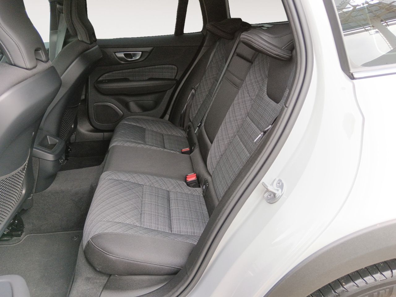 Volvo V60 B4 D Cross Country Core AWD - foto 9