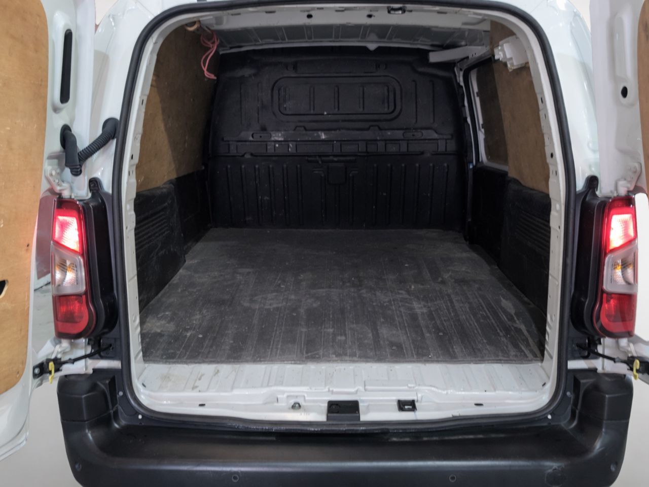 Peugeot Partner Furgon BlueHDi 130 Premium Standard 1000kg - foto 12