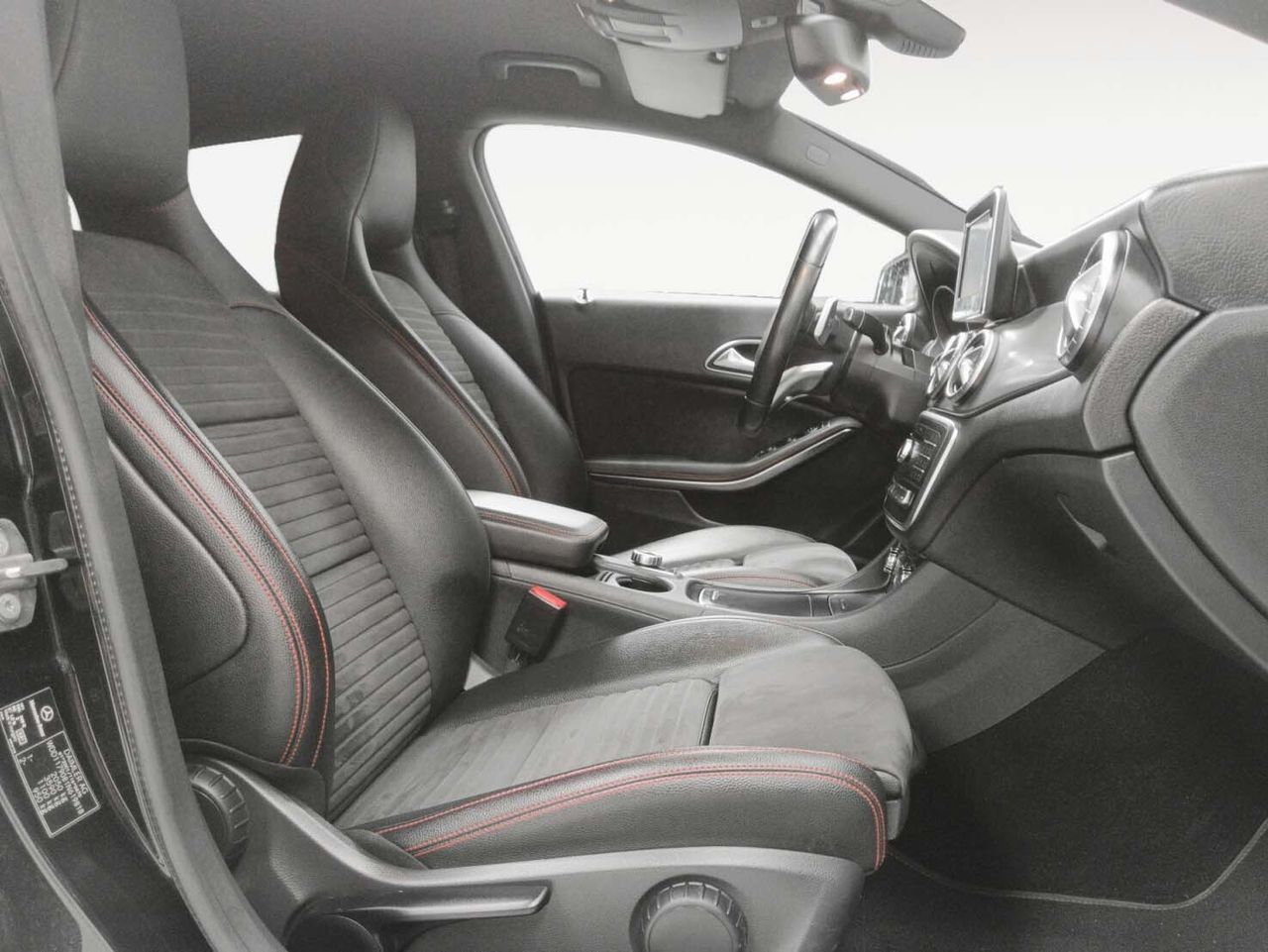 Mercedes-Benz CLA 200 d - foto 11