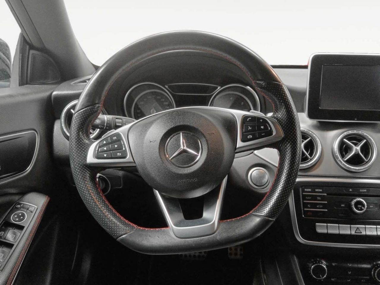 Mercedes-Benz CLA 200 d - foto 8