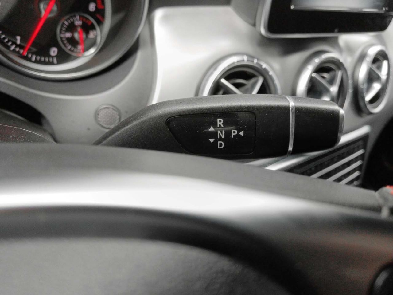Mercedes-Benz CLA 200 d - foto 13