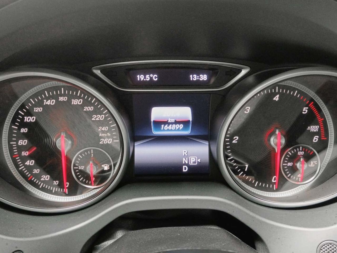 Mercedes-Benz CLA 200 d - foto 14